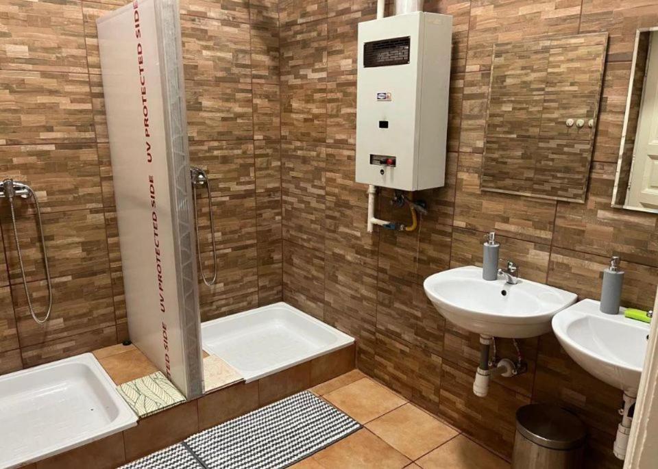 Ejjeli Majom Hostel 布达佩斯 外观 照片